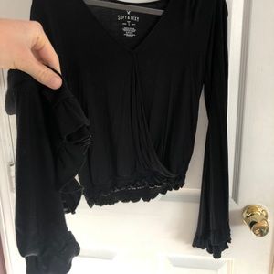 Flowy sleeves. Cross over top